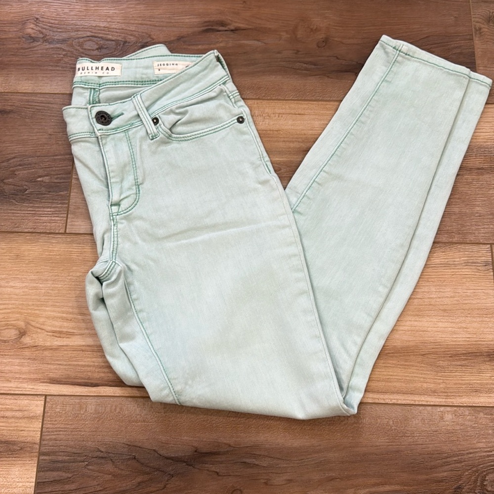 Bullhead jeggings.